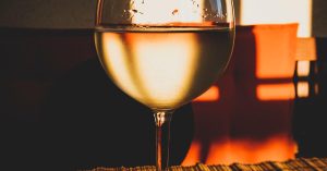 Read more about the article Ekspertvejledning til valg af vin og spiritus hos Uhrskov Vine i Herning